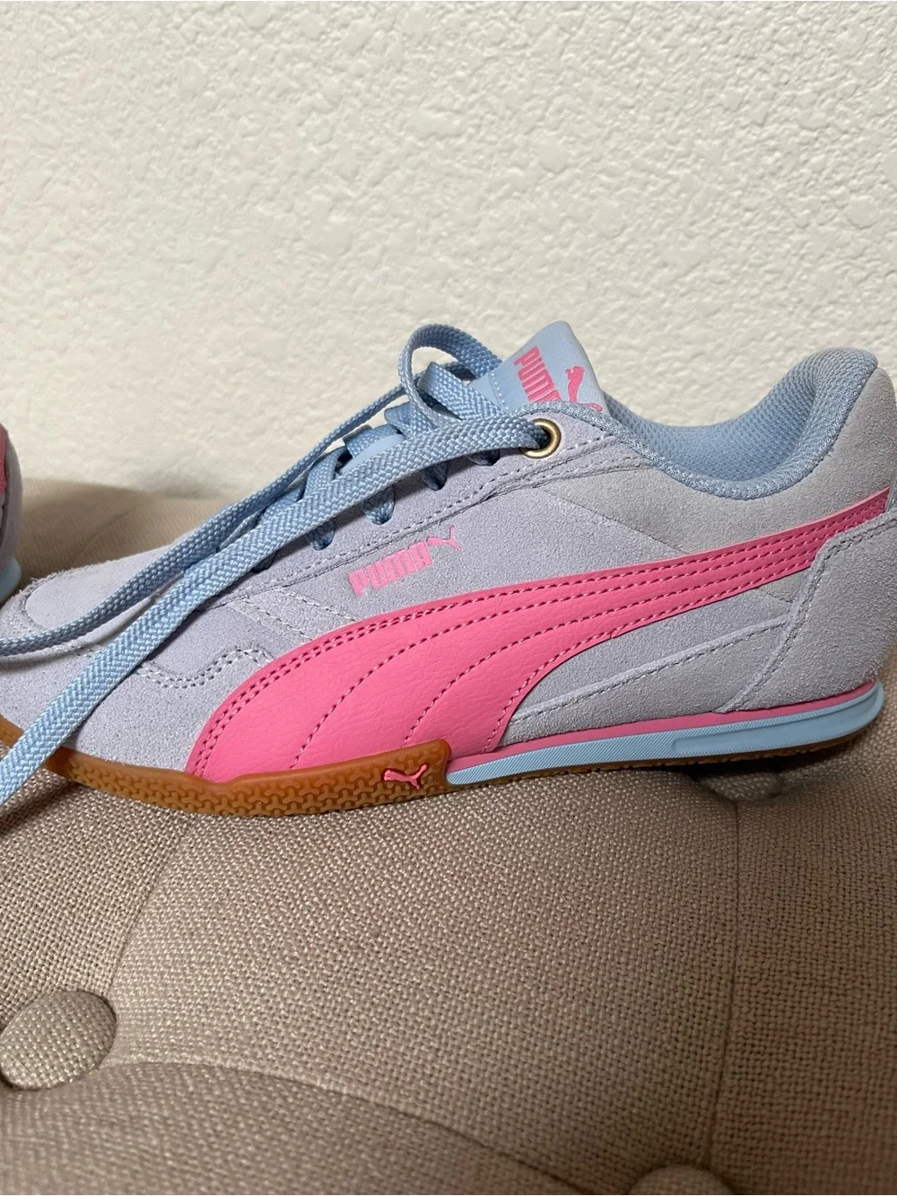 New without tags Puma Kids Suede Sneakers in Light Blue and Pink size 4